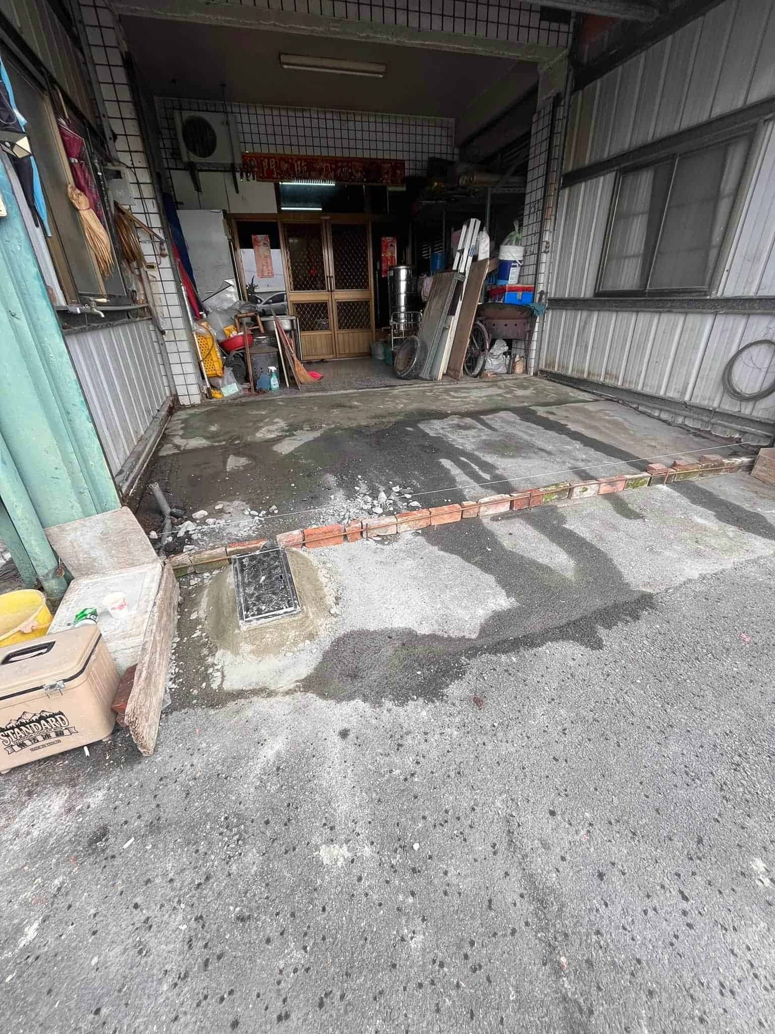 門庭排水坡施工前：地面未整平