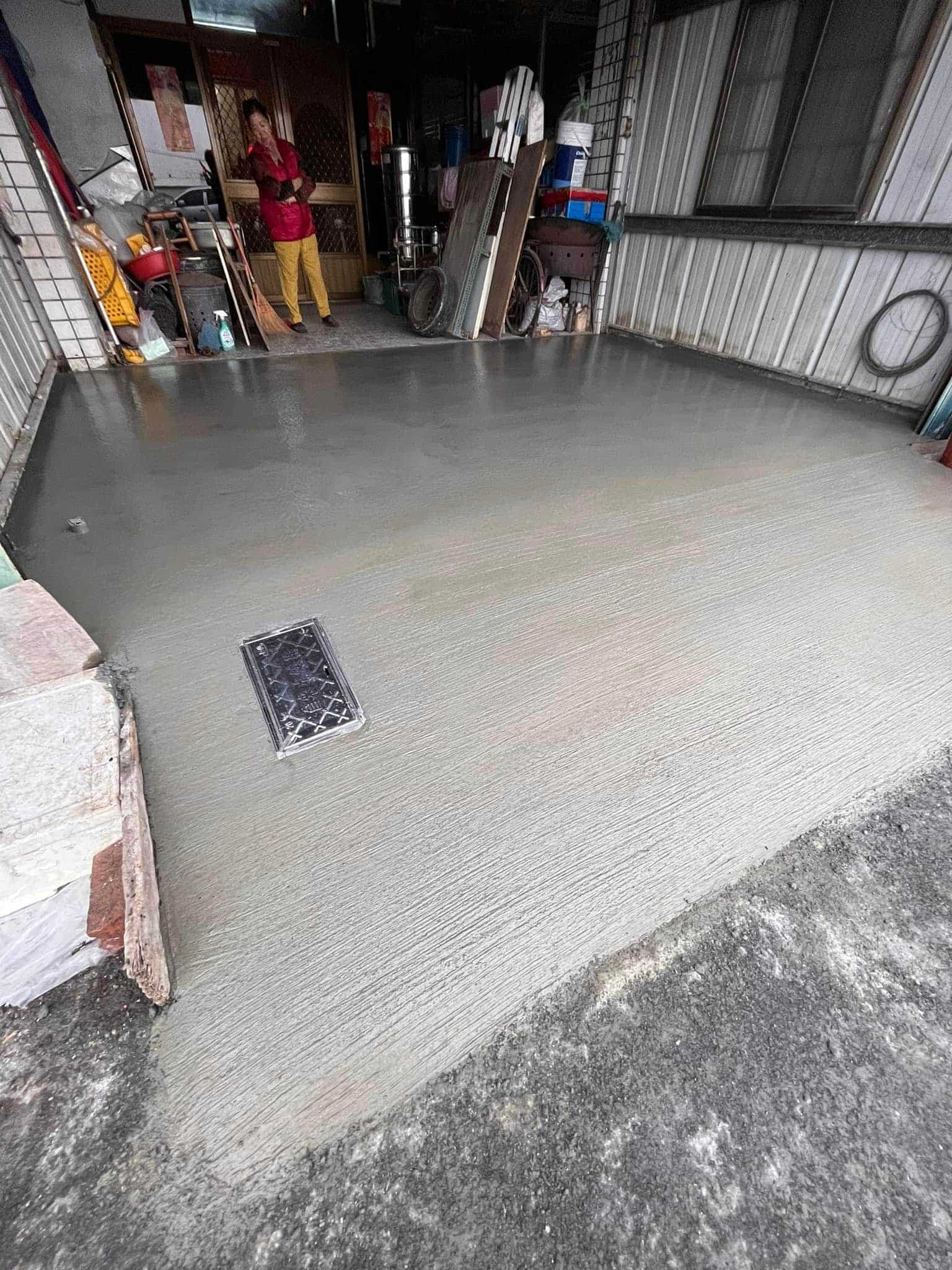 門庭排水坡施工後：排水坡完工